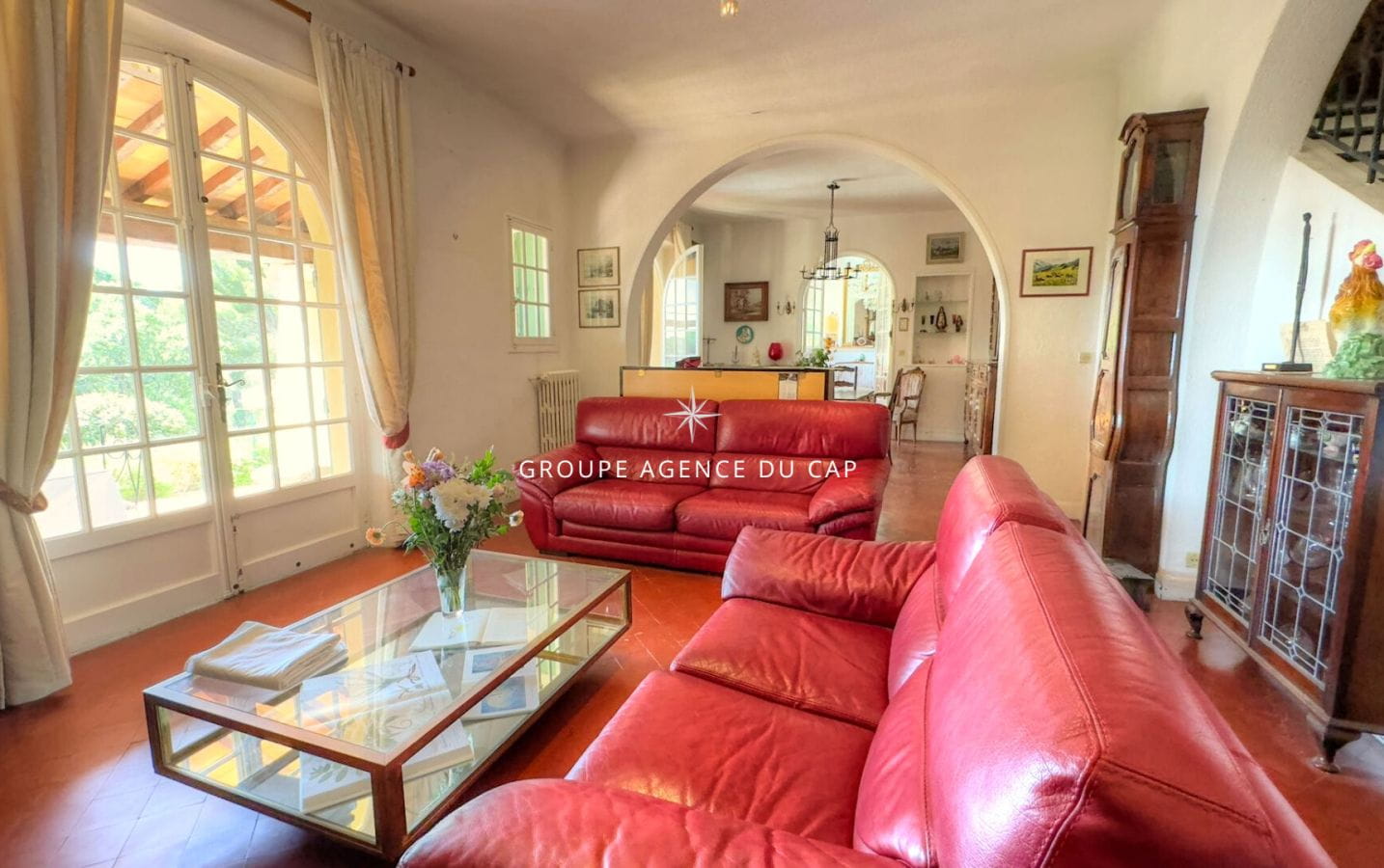 VILLA DE MAÎTRE 220M² AVEC 5 CHAMBRES PISCINE, PROCHE DES PLAGES DE SAINTE MAXIME Image 3