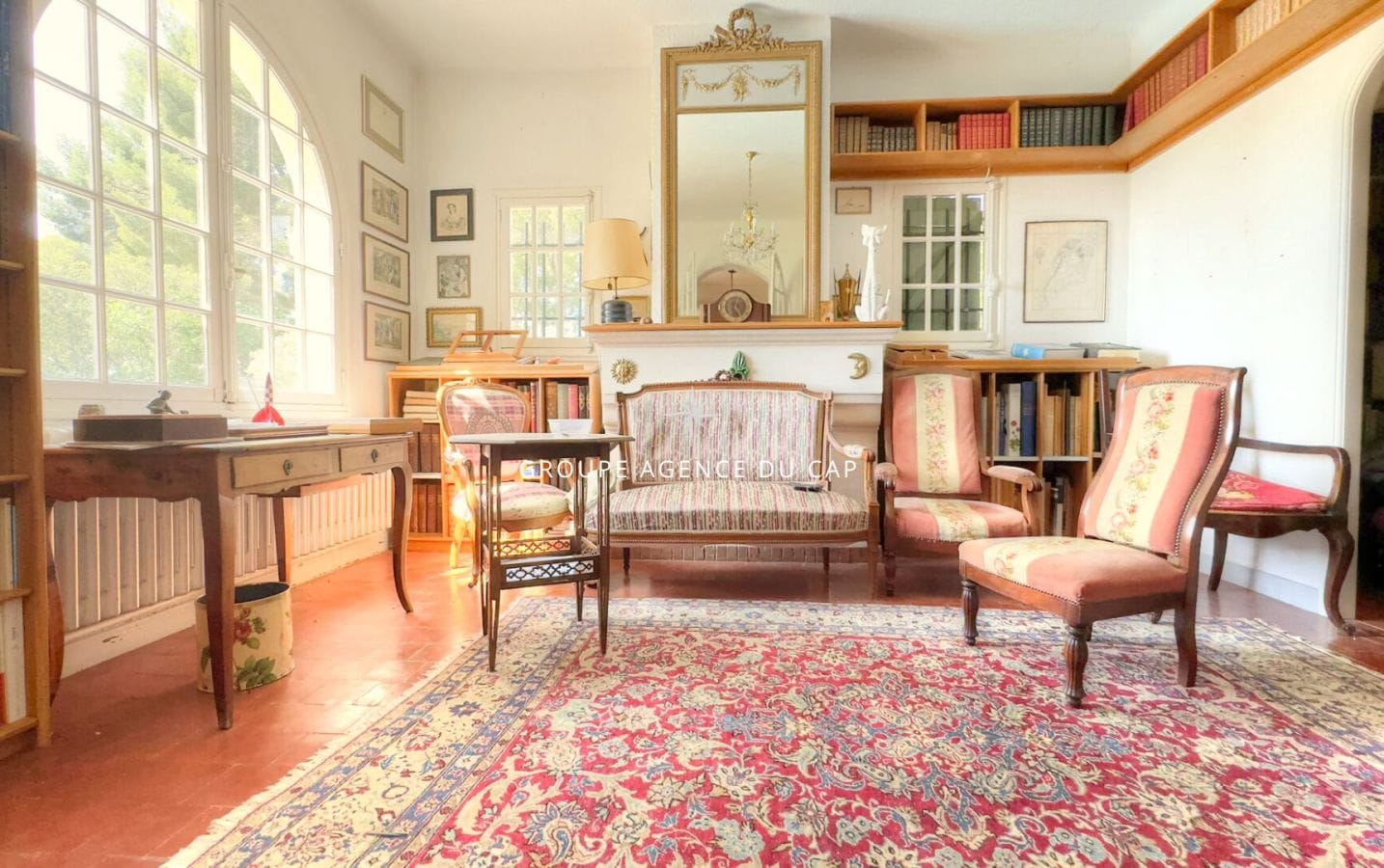 VILLA DE MAÎTRE 220M² AVEC 5 CHAMBRES PISCINE, PROCHE DES PLAGES DE SAINTE MAXIME Image 5