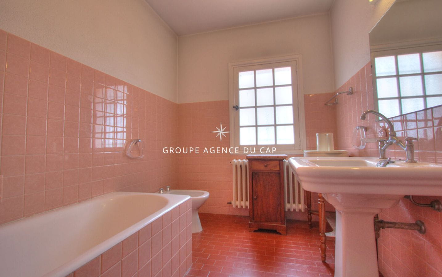 VILLA DE MAÎTRE 220M² AVEC 5 CHAMBRES PISCINE, PROCHE DES PLAGES DE SAINTE MAXIME Image 9