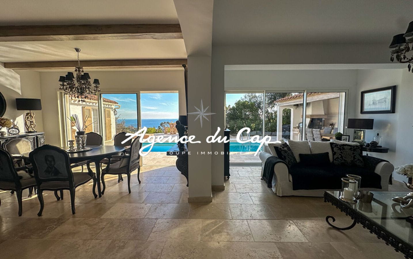 À VENDRE VILLA RÉNOVÉE DE 154 M² AVEC VUE MER, PISCINE ET DE NOMBREUSES PLACES DE PARKING, AUX ISSAMBRES Image 10