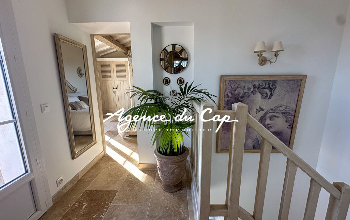 À VENDRE VILLA RÉNOVÉE DE 154 M² AVEC VUE MER, PISCINE ET DE NOMBREUSES PLACES DE PARKING, AUX ISSAMBRES Image 7