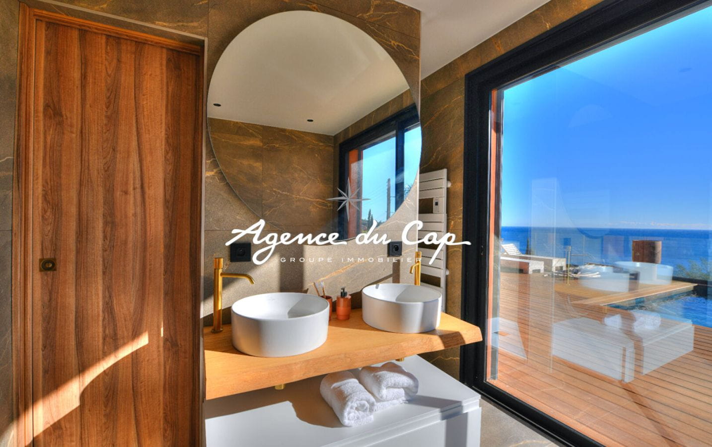 SAINT RAPHAEL ANTHEOR SUPERBE VILLA VUE MER 6 pièce(s) 237 m² PISCINE Image 13