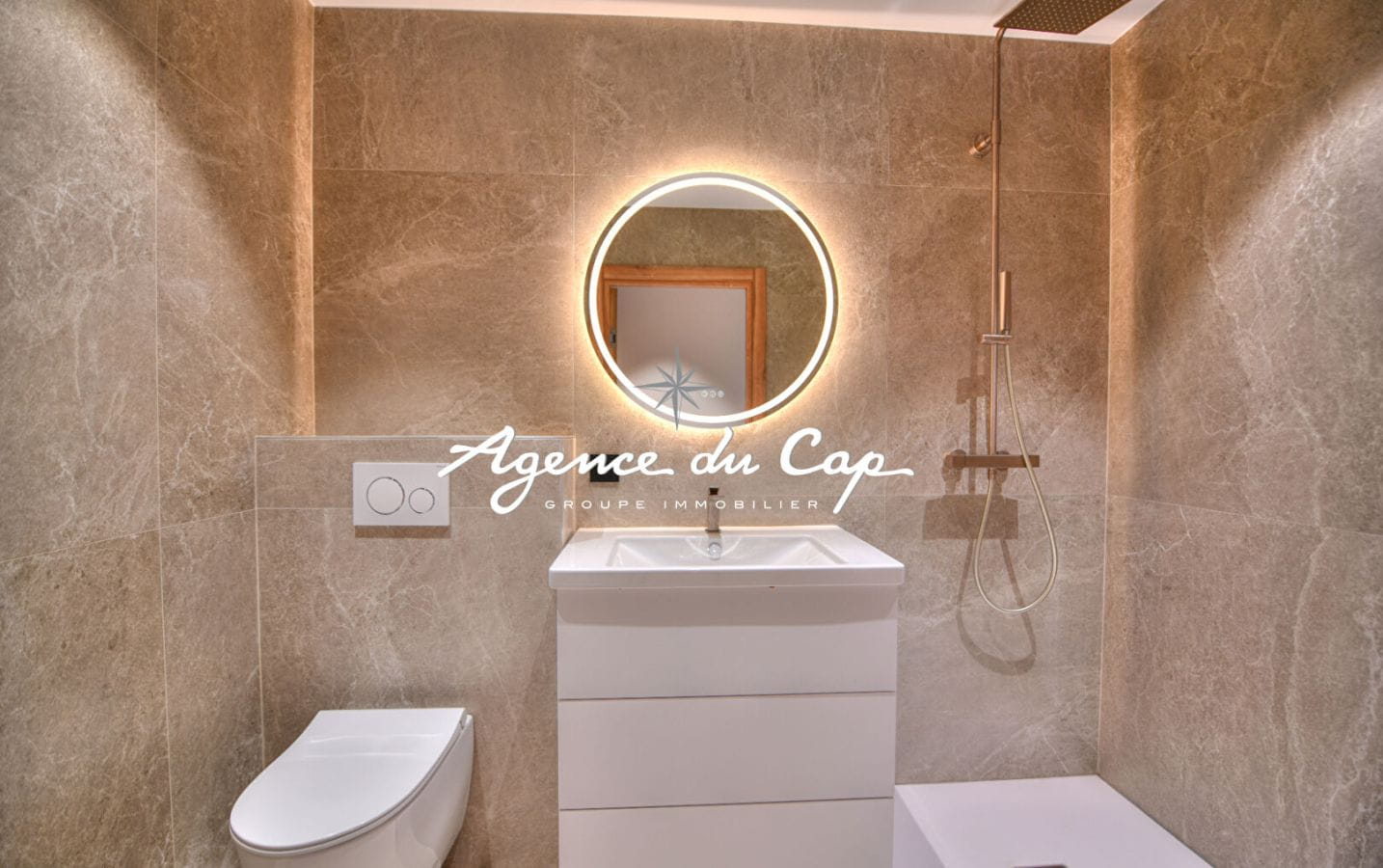 SAINT RAPHAEL ANTHEOR SUPERBE VILLA VUE MER 6 pièce(s) 237 m² PISCINE Image 16