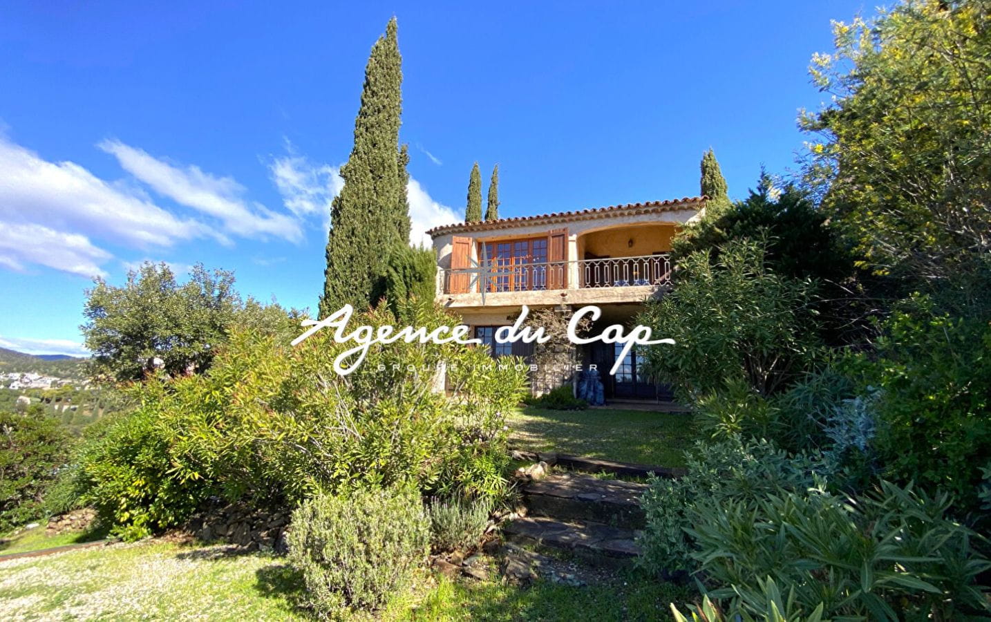 PROVENCAL VILLA OF 124sqm, 5 ROOMS WITH PANORAMIC SEA VIEW, IN ISSAMBRES Image 1