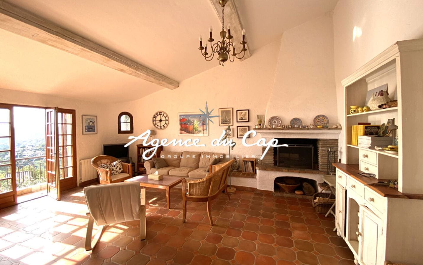 PROVENCAL VILLA OF 124sqm, 5 ROOMS WITH PANORAMIC SEA VIEW, IN ISSAMBRES Image 3