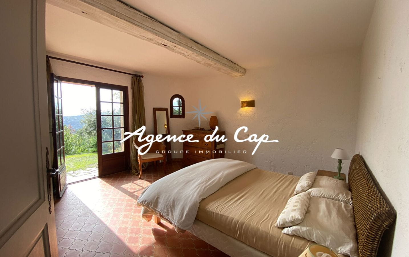 PROVENCAL VILLA OF 124sqm, 5 ROOMS WITH PANORAMIC SEA VIEW, IN ISSAMBRES Image 8