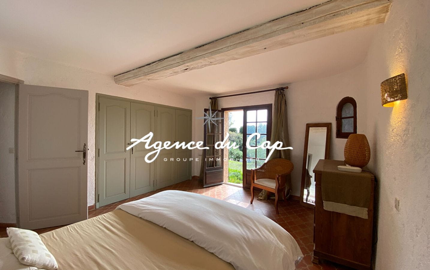 PROVENCAL VILLA OF 124sqm, 5 ROOMS WITH PANORAMIC SEA VIEW, IN ISSAMBRES Image 9