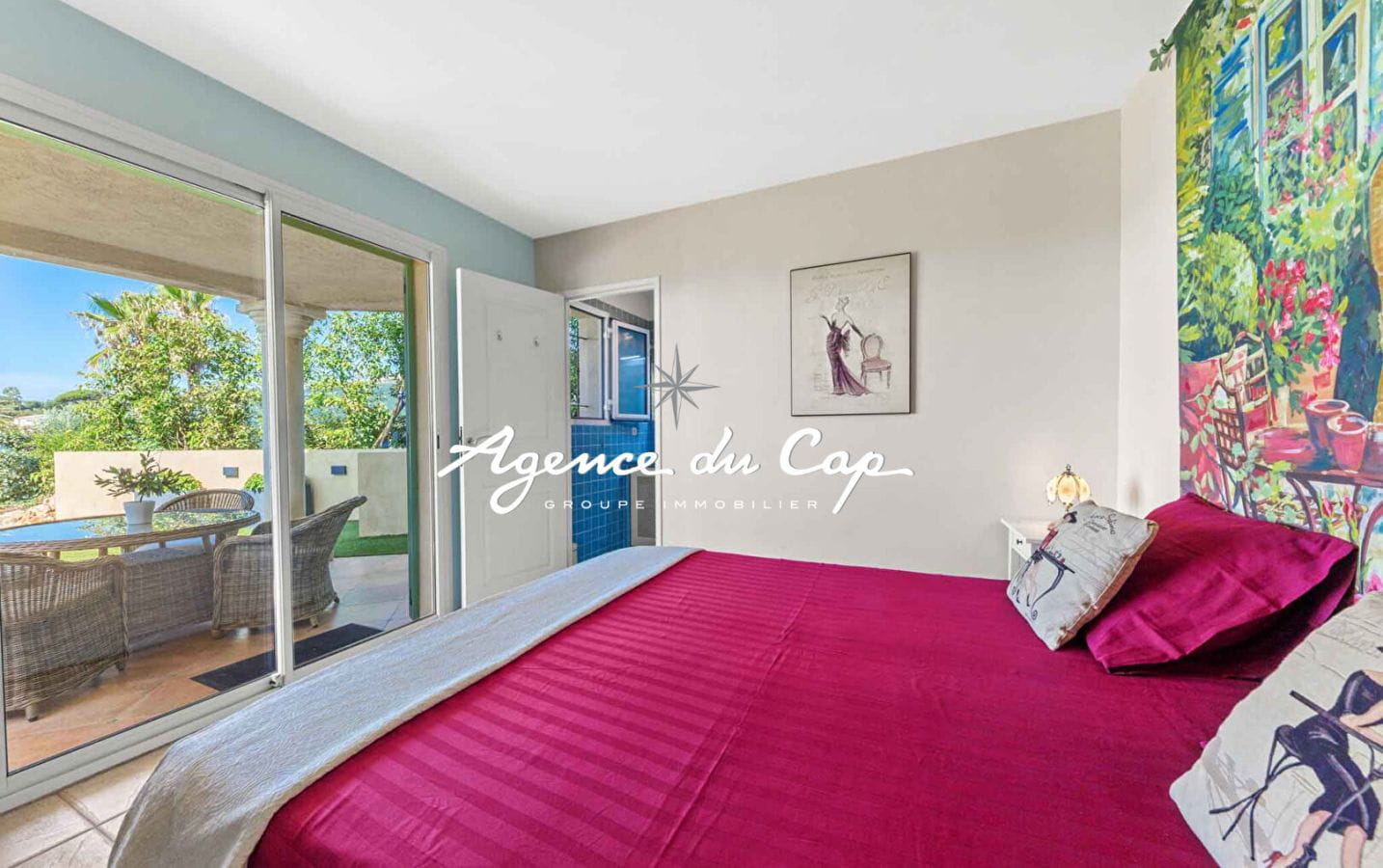 PRESTIGE RESIDENCE FOR SALE OF APPROXIMATELY 216sqm WITH AN EXCEPTIONAL SEA VIEW, IN SAINTE-MAXIME Image 7