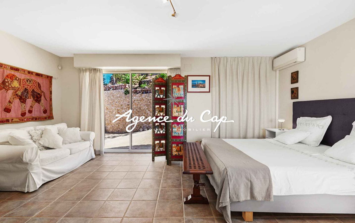 PRESTIGE RESIDENCE FOR SALE OF APPROXIMATELY 216sqm WITH AN EXCEPTIONAL SEA VIEW, IN SAINTE-MAXIME Image 8