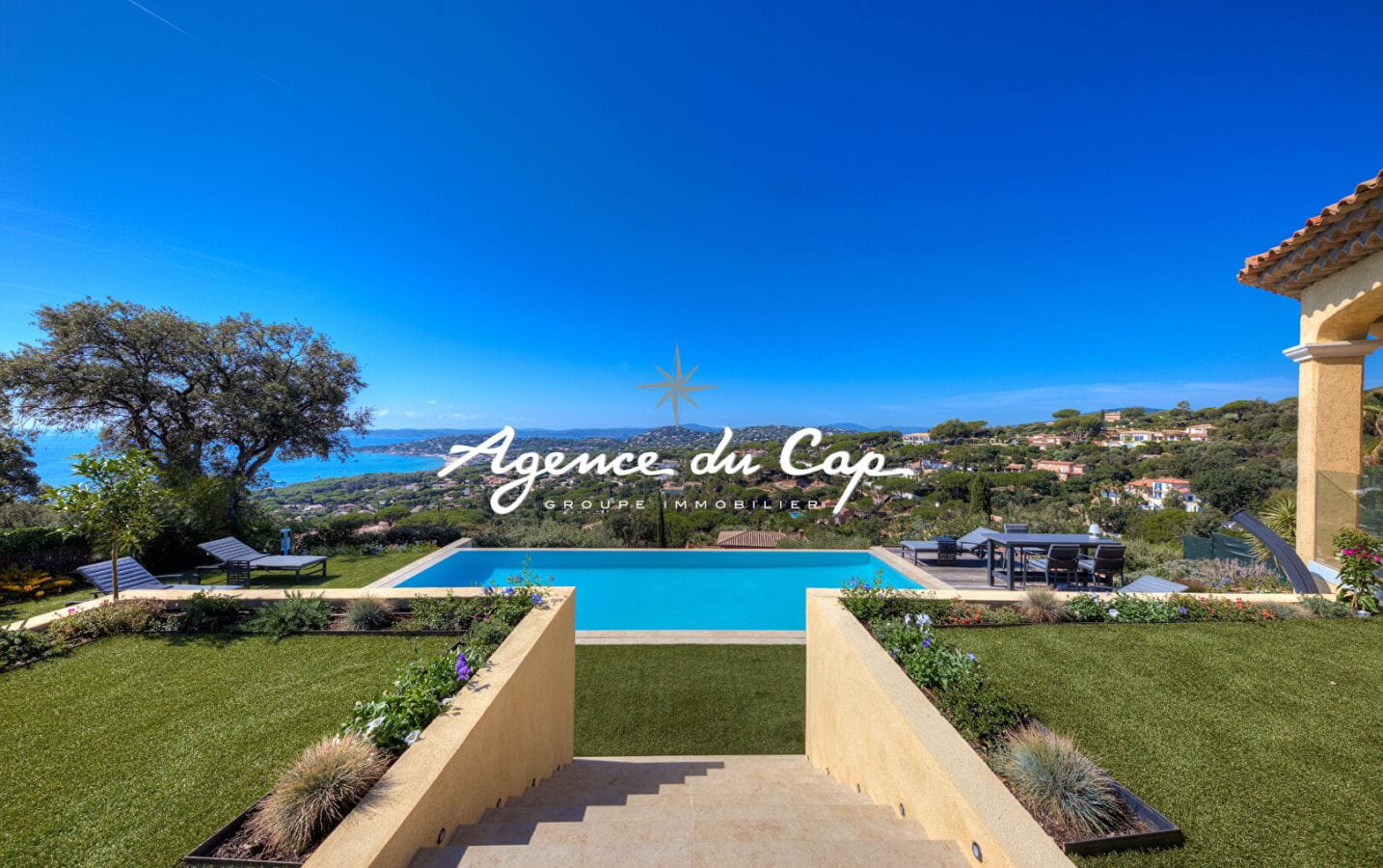 DEMEURE DE PRESTIGE À VENDRE D’ENVIRON 216M² AVEC UNE VUE MER EXCEPTIONNELLE, À SAINTE-MAXIME Image 0