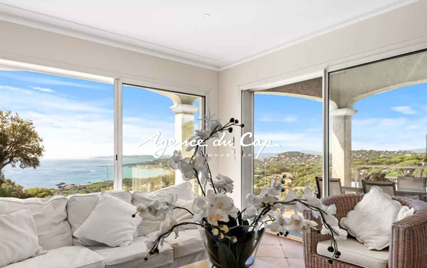 DEMEURE DE PRESTIGE À VENDRE D’ENVIRON 216M² AVEC UNE VUE MER EXCEPTIONNELLE, À SAINTE-MAXIME Image 4