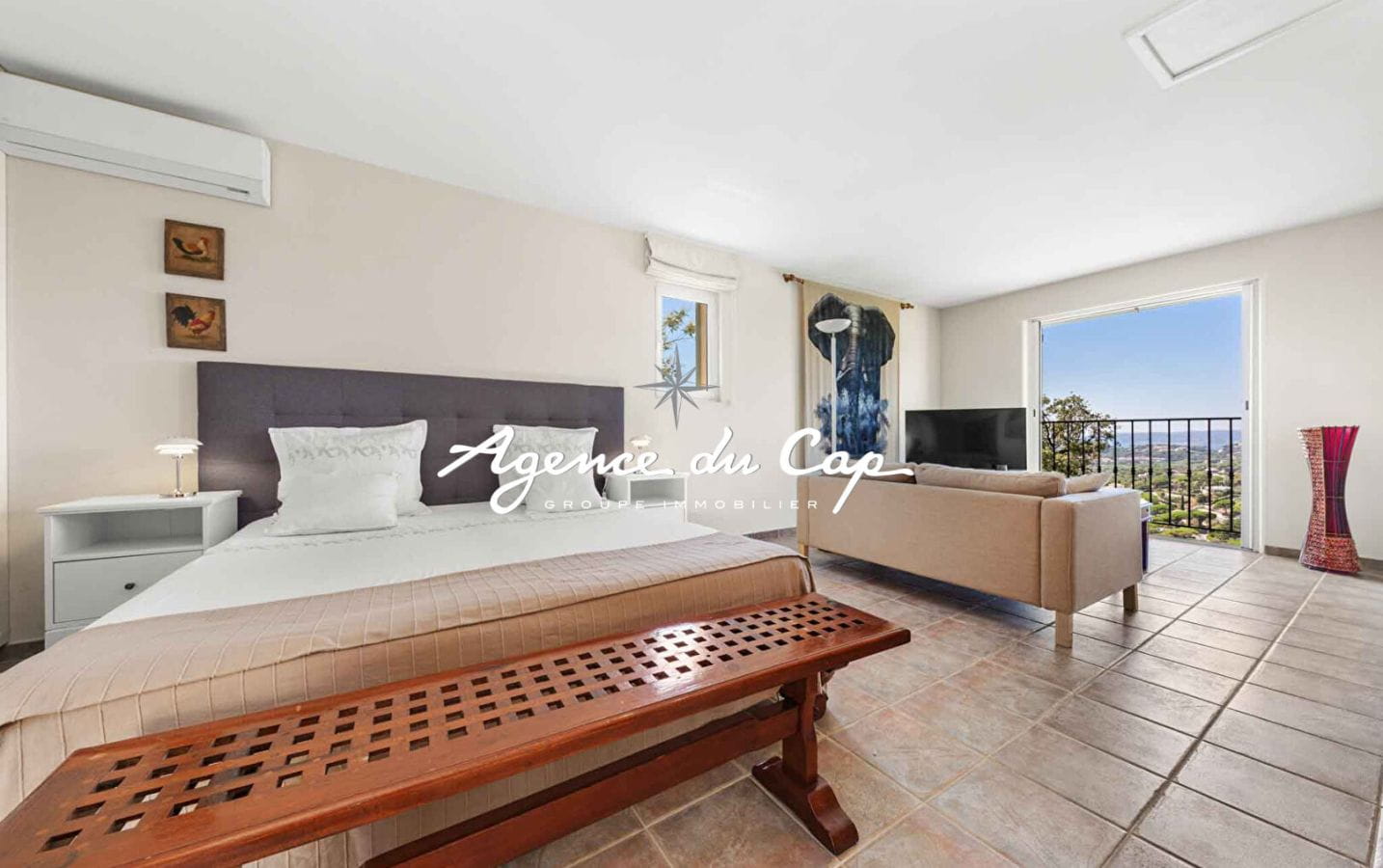 DEMEURE DE PRESTIGE À VENDRE D’ENVIRON 216M² AVEC UNE VUE MER EXCEPTIONNELLE, À SAINTE-MAXIME Image 6