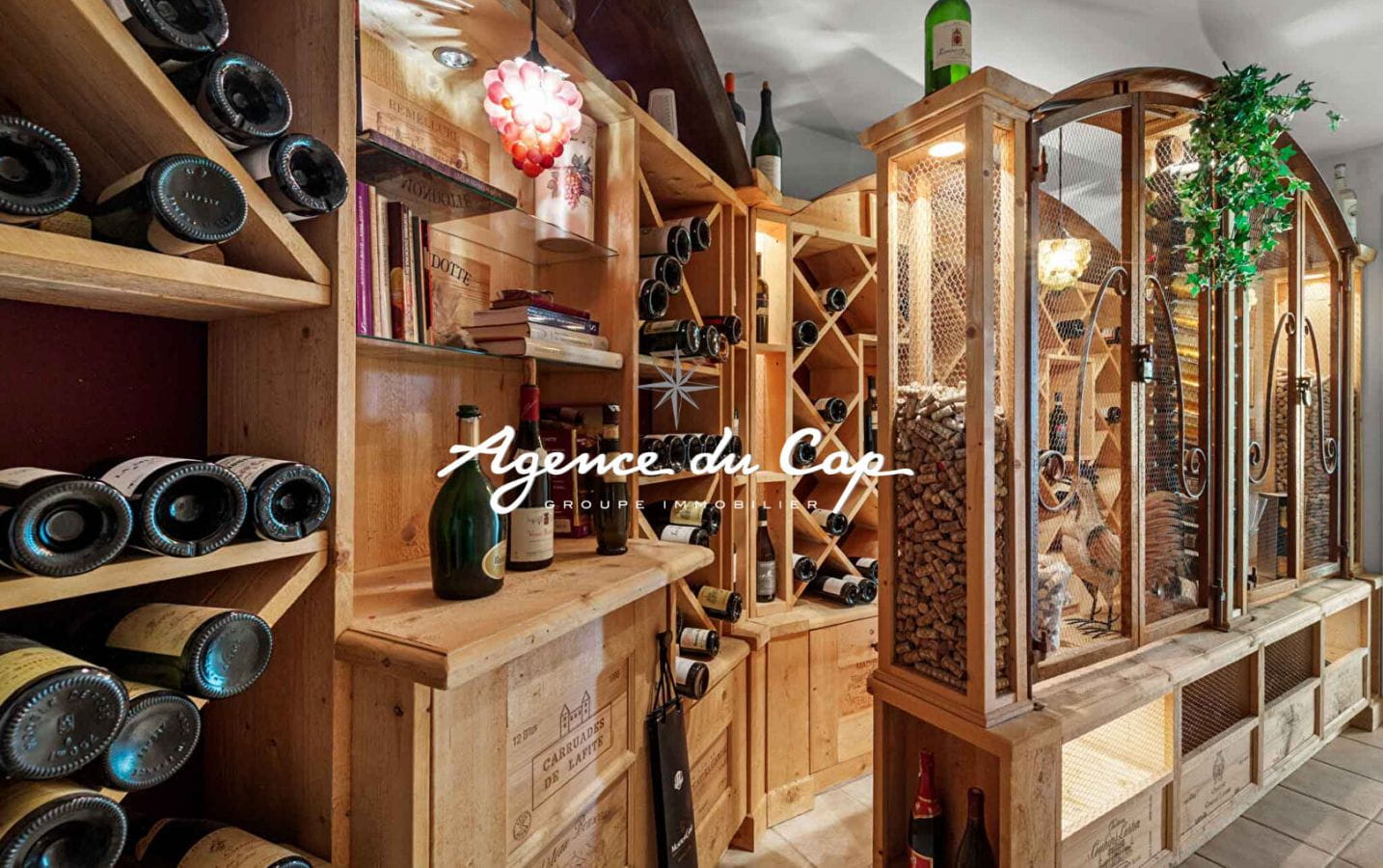 DEMEURE DE PRESTIGE À VENDRE D’ENVIRON 216M² AVEC UNE VUE MER EXCEPTIONNELLE, À SAINTE-MAXIME Image 9