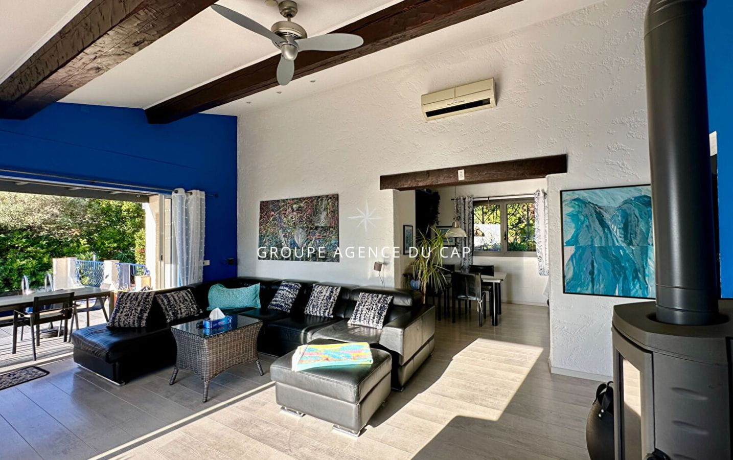 À VENDRE VILLA DE 173M², 5 PIÈCES COMPRENANT 4 CHAMBRES AVEC PISCINE ET GARAGE VUE MER, SITUÉE AUX ISSAMBRES Image 3