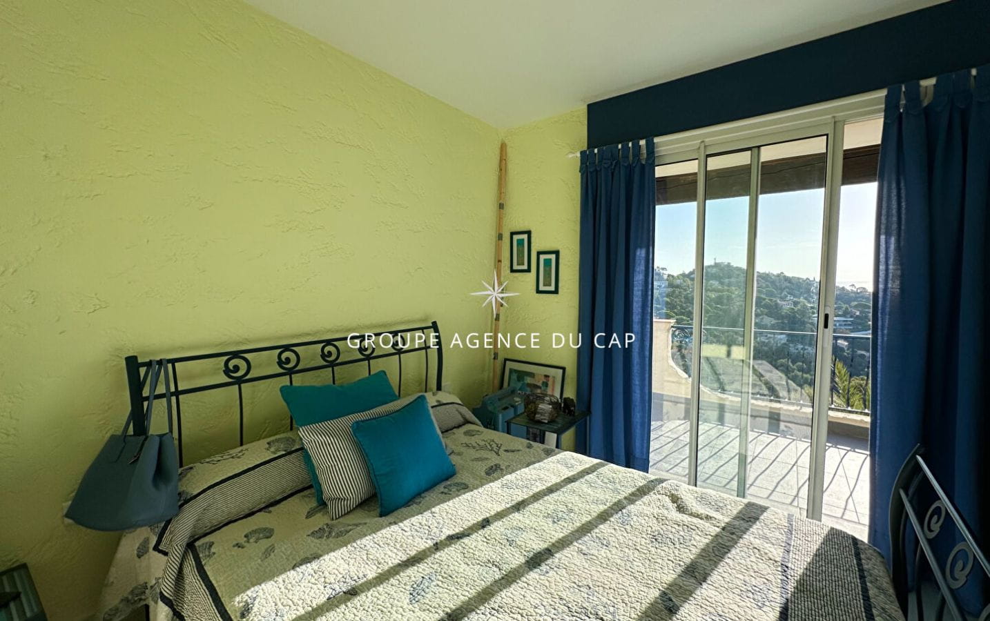 À VENDRE VILLA DE 173M², 5 PIÈCES COMPRENANT 4 CHAMBRES AVEC PISCINE ET GARAGE VUE MER, SITUÉE AUX ISSAMBRES Image 6