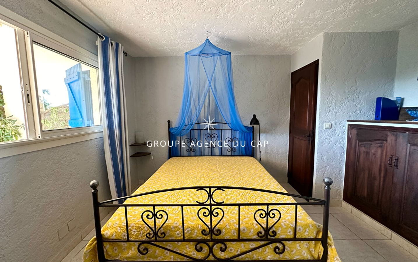 À VENDRE VILLA DE 173M², 5 PIÈCES COMPRENANT 4 CHAMBRES AVEC PISCINE ET GARAGE VUE MER, SITUÉE AUX ISSAMBRES Image 8