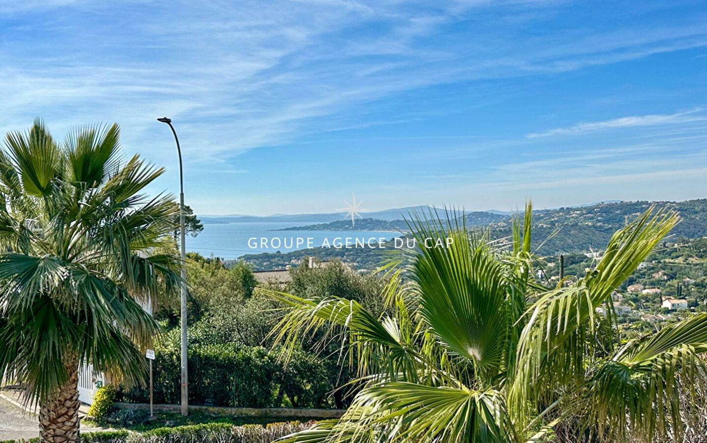 RENOVATED 7-ROOM VILLA, 200 sqm, WITH UNINTERRUPTED SEA VIEWS, IN LES ISSAMBRES Image 1