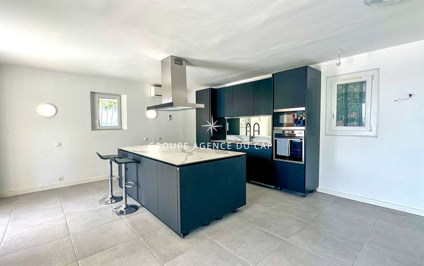 VILLA RENOVEE 7 PIÈCES 200 M²  AVEC VUE DEGAGÉE MER, AUX ISSAMBRES Image 5