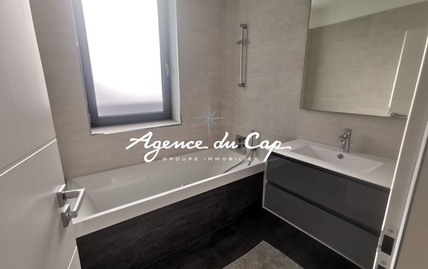 COMPROMIS SIGNÉ – APPARTEMENT MODERNE T4 AVEC VUE MER, PISCINE COMMUNE, PETITE COPROPRIETE A SAINT AYGULF Image 15