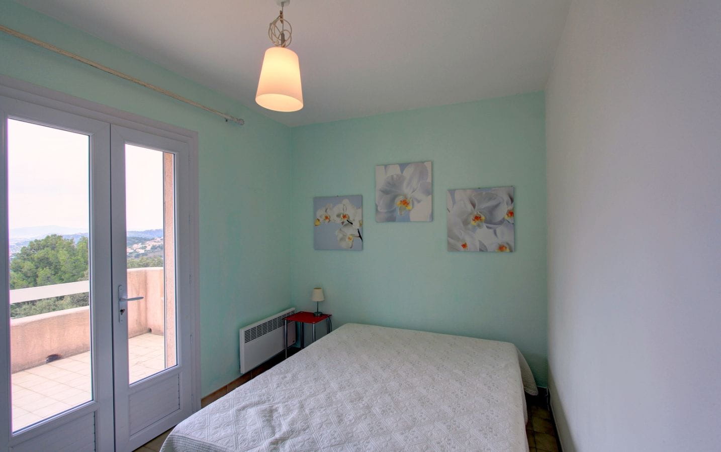 VILLA PROVENCALE 108M² 5 PIECES AVEC 4 CHAMBRES VUE MER SUR LA BAIE DE SAINT TROPEZ, AUX ISSAMBRES Image 7