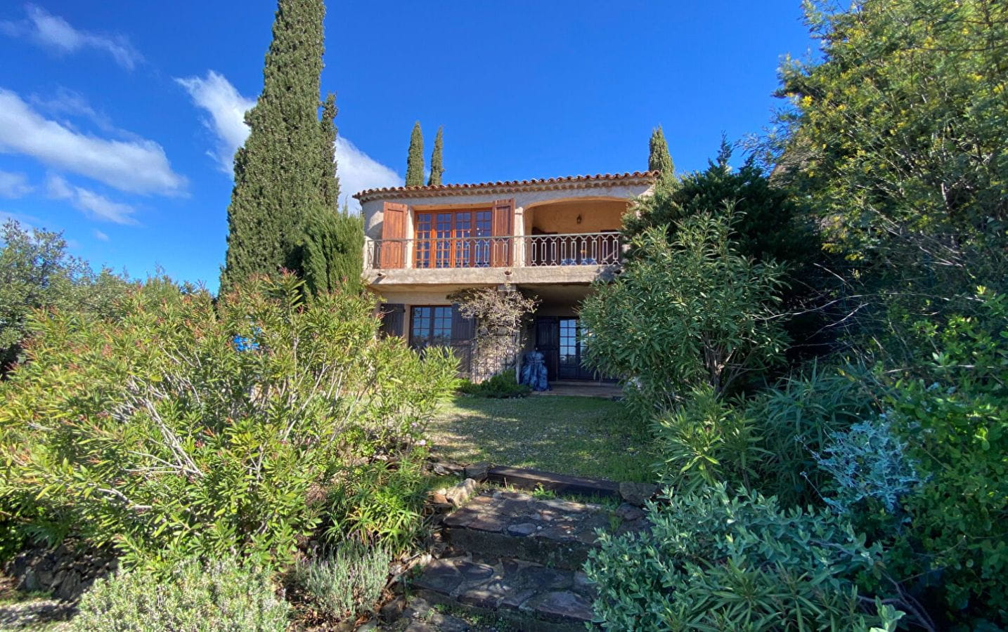 VILLA PROVENCALE DE 124M² 5 PIECES AVEC VUE MER PANORAMIQUE AUX ISSAMBRES Image 0