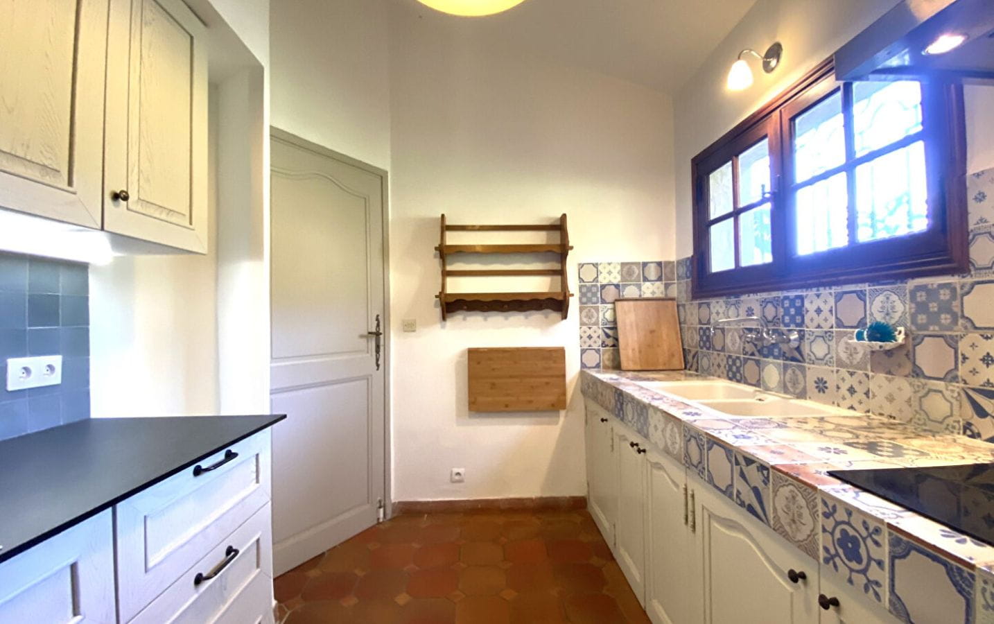 VILLA PROVENCALE DE 124M² 5 PIECES AVEC VUE MER PANORAMIQUE AUX ISSAMBRES Image 2