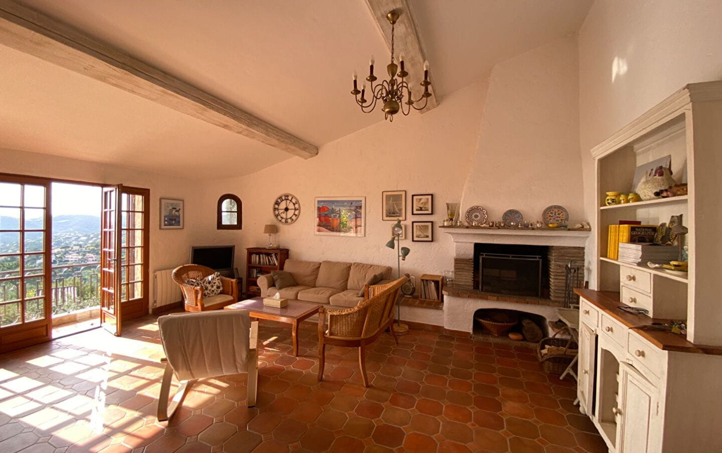 VILLA PROVENCALE DE 124M² 5 PIECES AVEC VUE MER PANORAMIQUE AUX ISSAMBRES Image 3