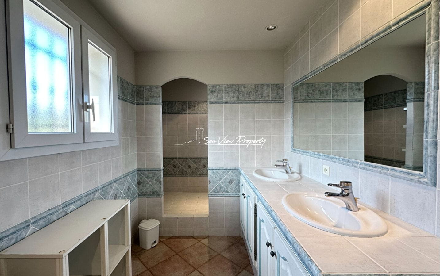 VILLA DE CHARME DE 250M²  AVEC 6 CHAMBRES, JOLIE VUE MER, AUX ISSAMBRES Image 10