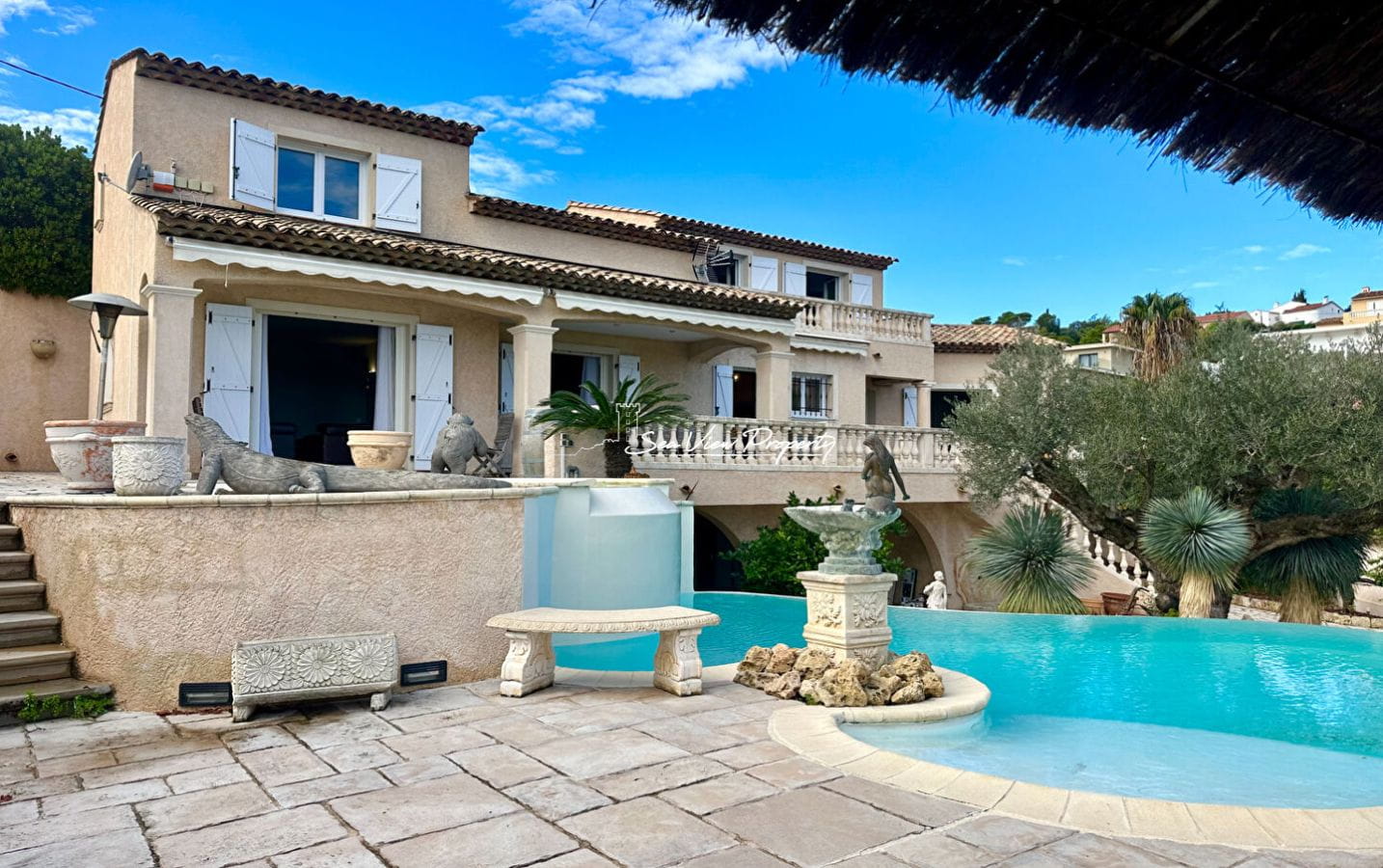 VILLA DE CHARME DE 250M²  AVEC 6 CHAMBRES, JOLIE VUE MER, AUX ISSAMBRES Image 0
