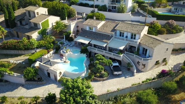 VILLA DE CHARME DE 250M²  AVEC 6 CHAMBRES, JOLIE VUE MER, AUX ISSAMBRES Image 2