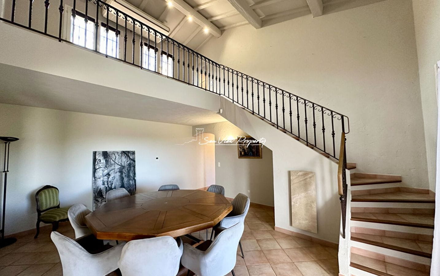 VILLA DE CHARME DE 250M²  AVEC 6 CHAMBRES, JOLIE VUE MER, AUX ISSAMBRES Image 4