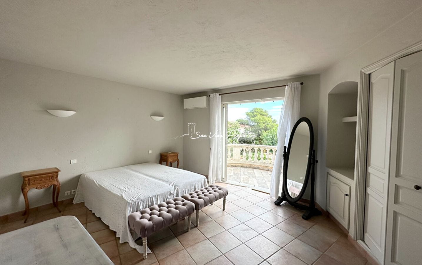 VILLA DE CHARME DE 250M²  AVEC 6 CHAMBRES, JOLIE VUE MER, AUX ISSAMBRES Image 7