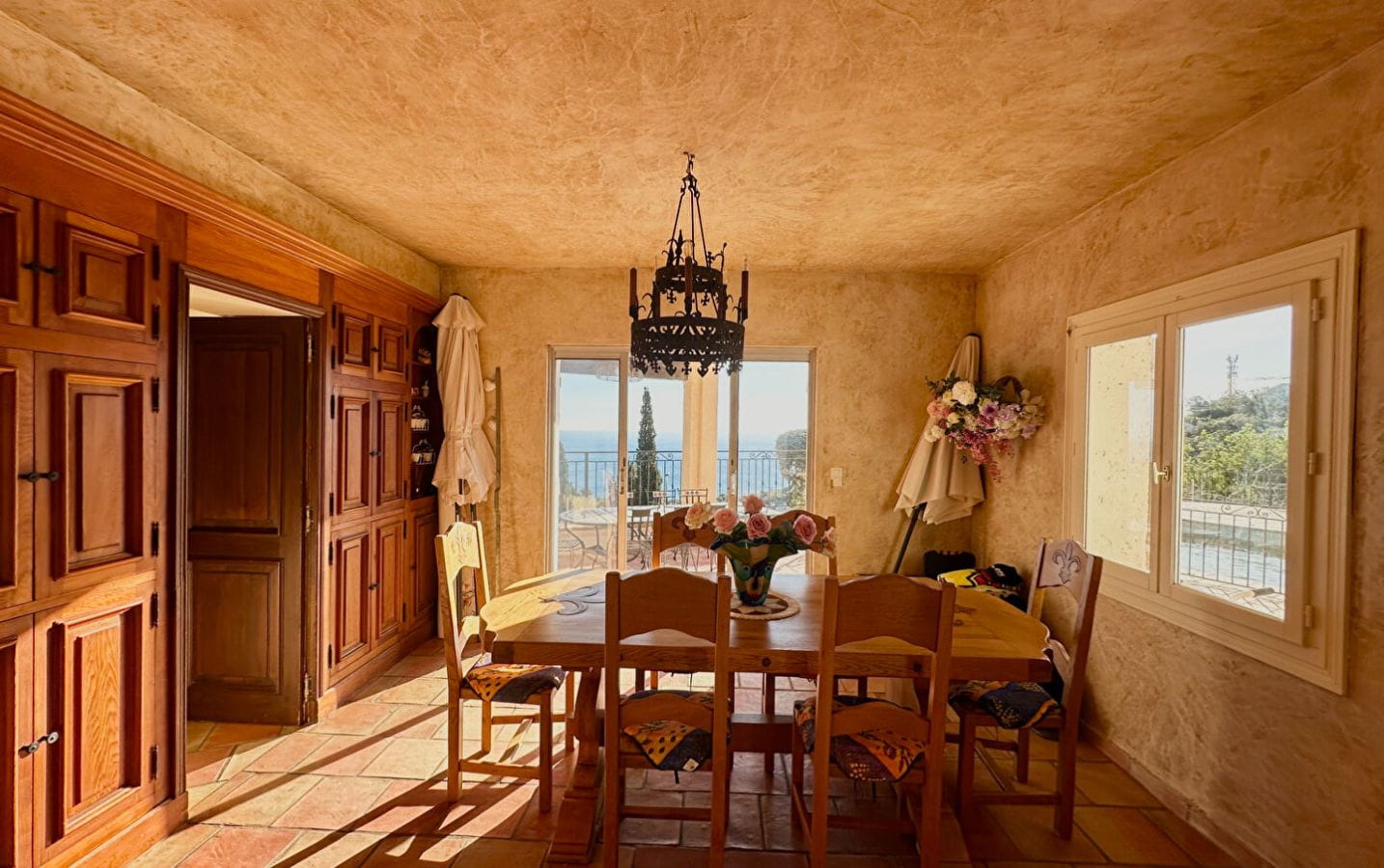 Villa Provencale De 210m² 6 Pieces, Avec Vue Mer Panoramique, Garage, Atelier Et Buanderie, Aux Issambres Image 3