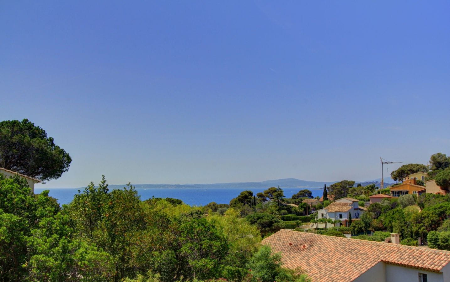 CONTEMPORARY VILLA 300sqm 7 ROOMS, SEA VIEW, NEAR THE BEACH AND CENTER OF ISSAMBRES Image 1