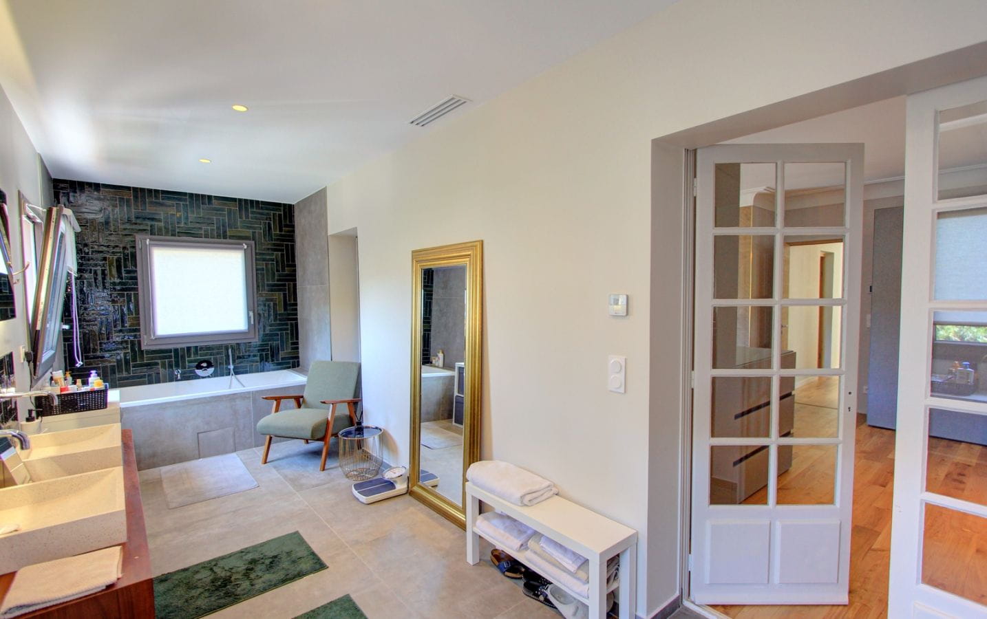 CONTEMPORARY VILLA 300sqm 7 ROOMS, SEA VIEW, NEAR THE BEACH AND CENTER OF ISSAMBRES Image 7