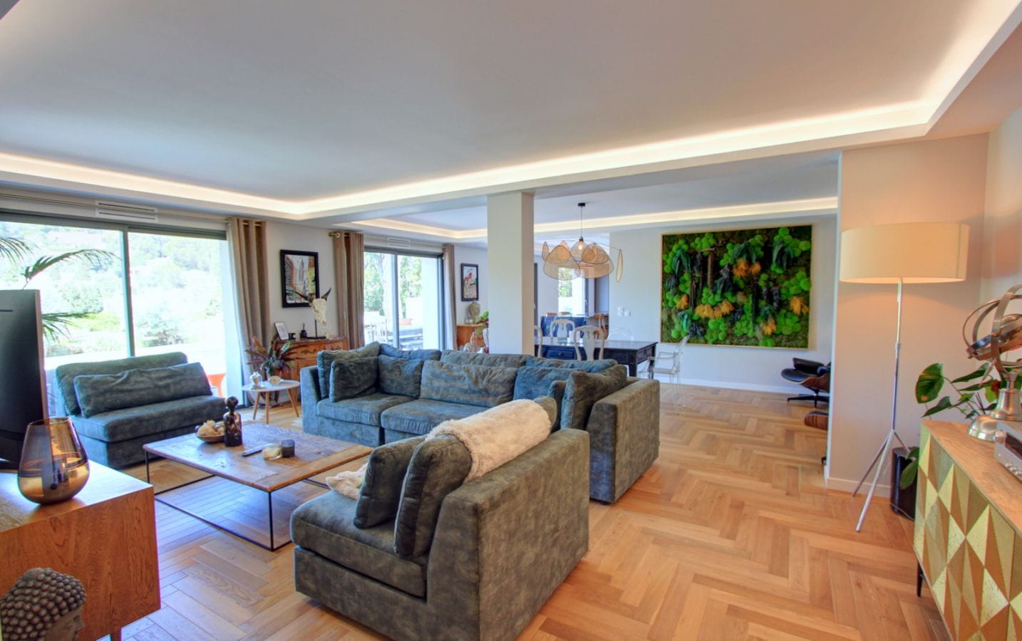 VILLA CONTEMPORAINE 300M² 7 PIECES, VUE MER, PROCHE PLAGE ET CENTRE DES ISSAMBRES Image 3