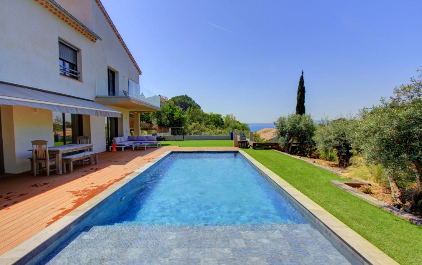 VILLA CONTEMPORAINE 300M² 7 PIECES, VUE MER, PROCHE PLAGE ET CENTRE DES ISSAMBRES Image 9