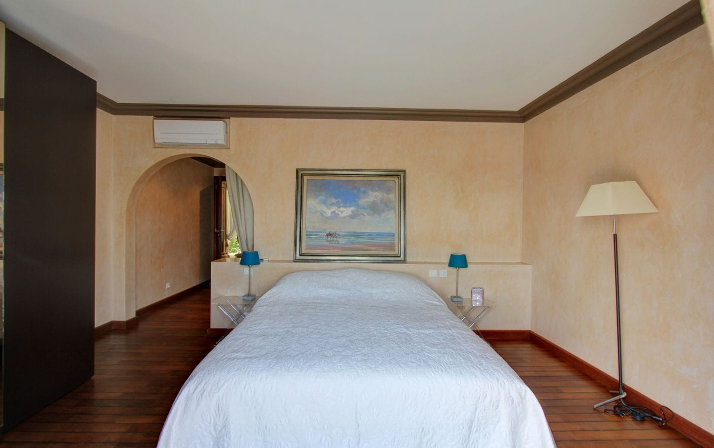 Propriete Contemporaine Pieds Dans L’eau De 176m² 4 Pieces, Acces Direct A La Plage, A Sainte Maximeestige Image 5