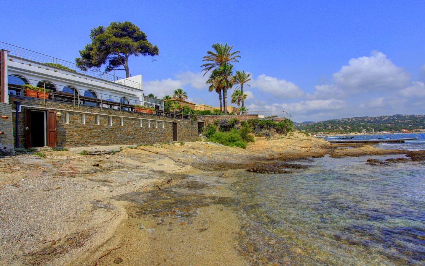 Propriete Contemporaine Pieds Dans L’eau De 176m² 4 Pieces, Acces Direct A La Plage, A Sainte Maximeestige Image 6