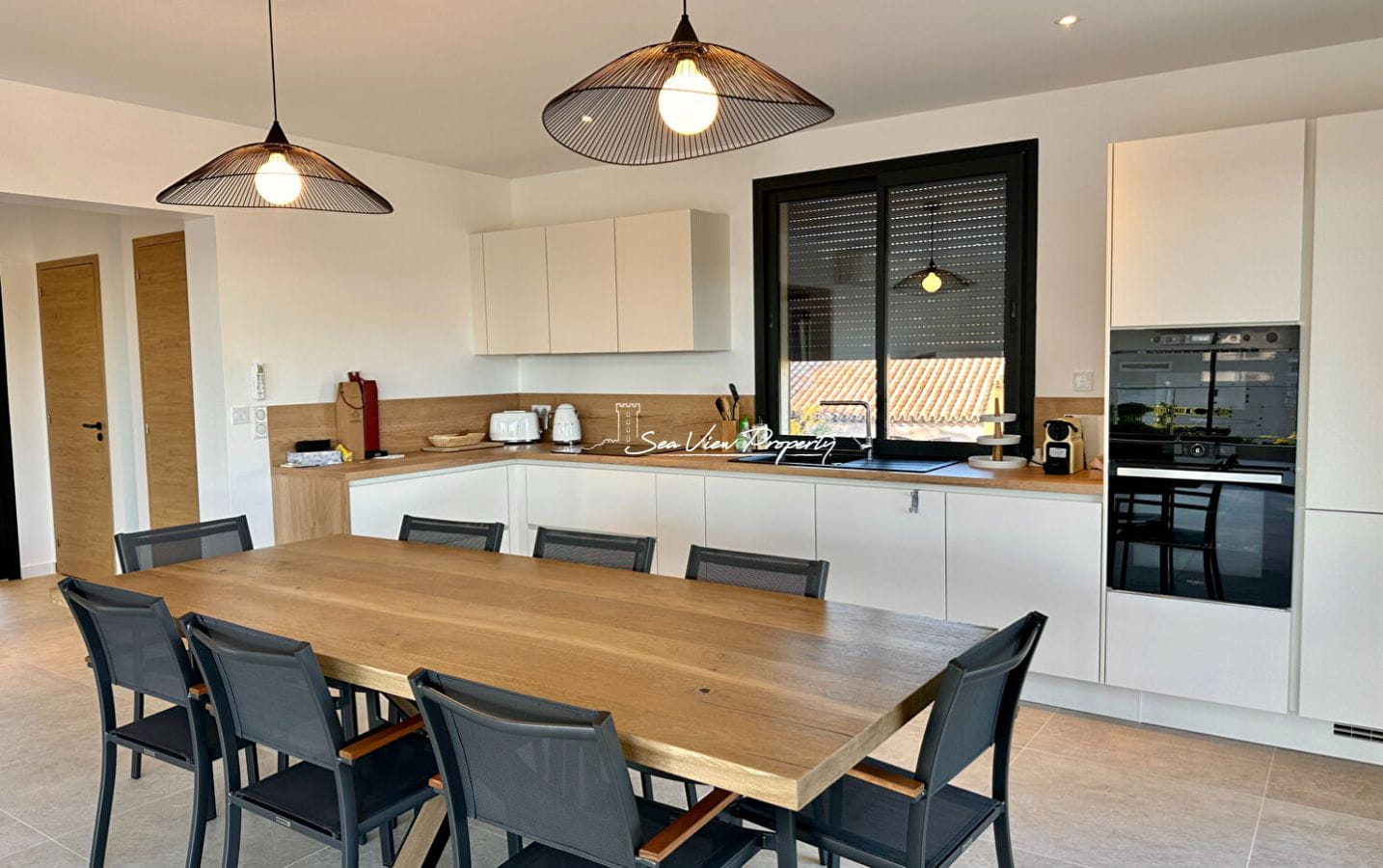 VILLA RENOVEE CONTEMPORAINE 160M²  6 PIECES VUE MER AVEC PISCINE, PROCHE DU CENTRE DES ISSAMBRES Image 3