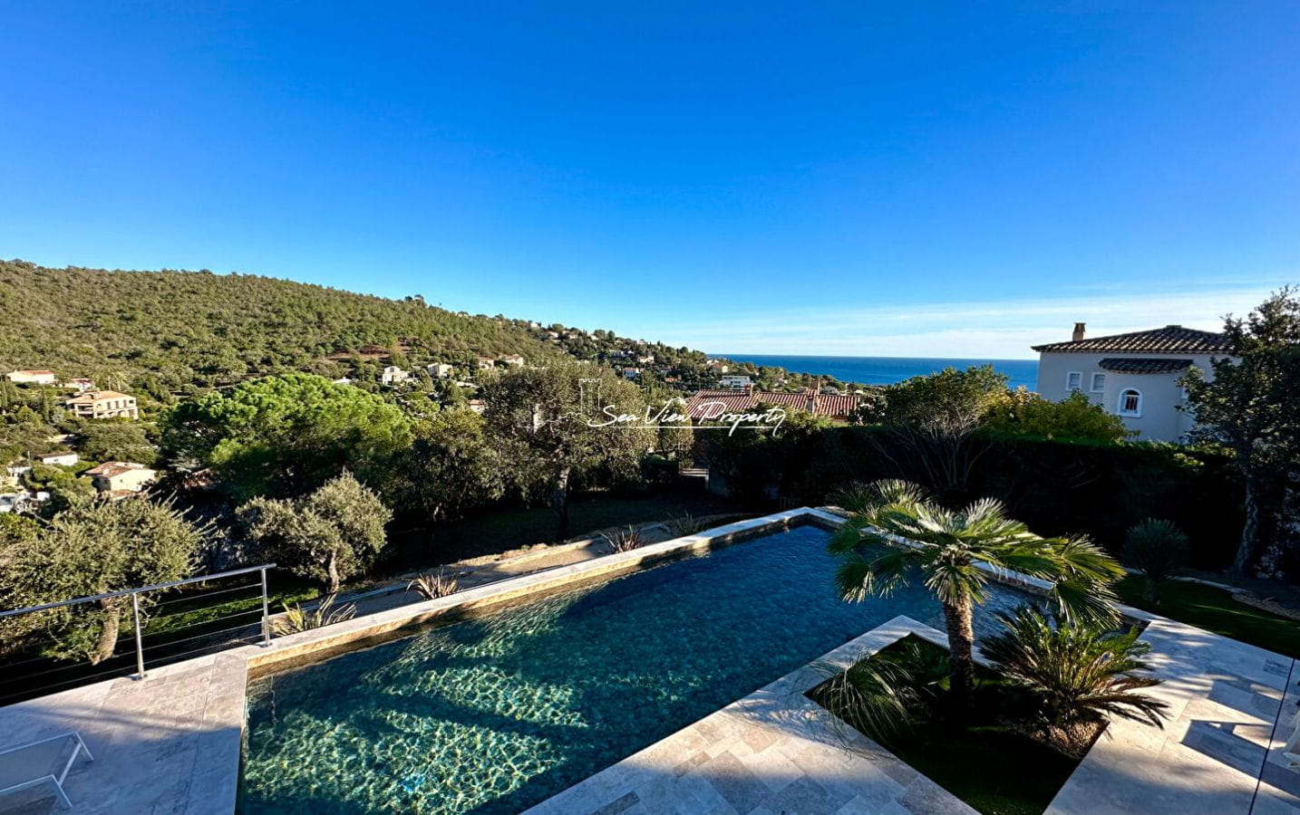 VILLA RENOVEE CONTEMPORAINE 160M²  6 PIECES VUE MER AVEC PISCINE, PROCHE DU CENTRE DES ISSAMBRES Image 7