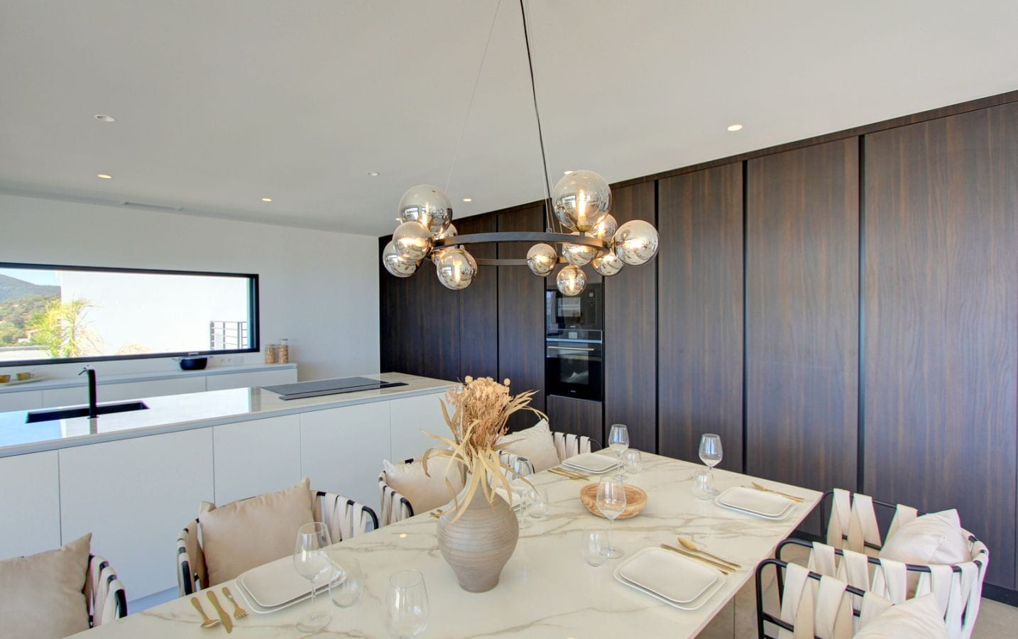 CONTEMPORARY VILLA 287sqm 7 ROOMS, PANORAMIC SEA VIEW ON LES ISSAMBRES Image 2