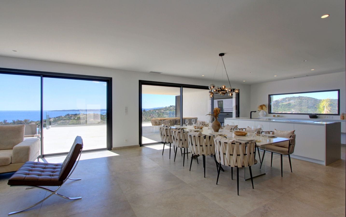 VILLA CONTEMPORAINE 287M² 7 PIECES, VUE MER PANORAMIQUE SUR LES ISSAMBRES Image 3