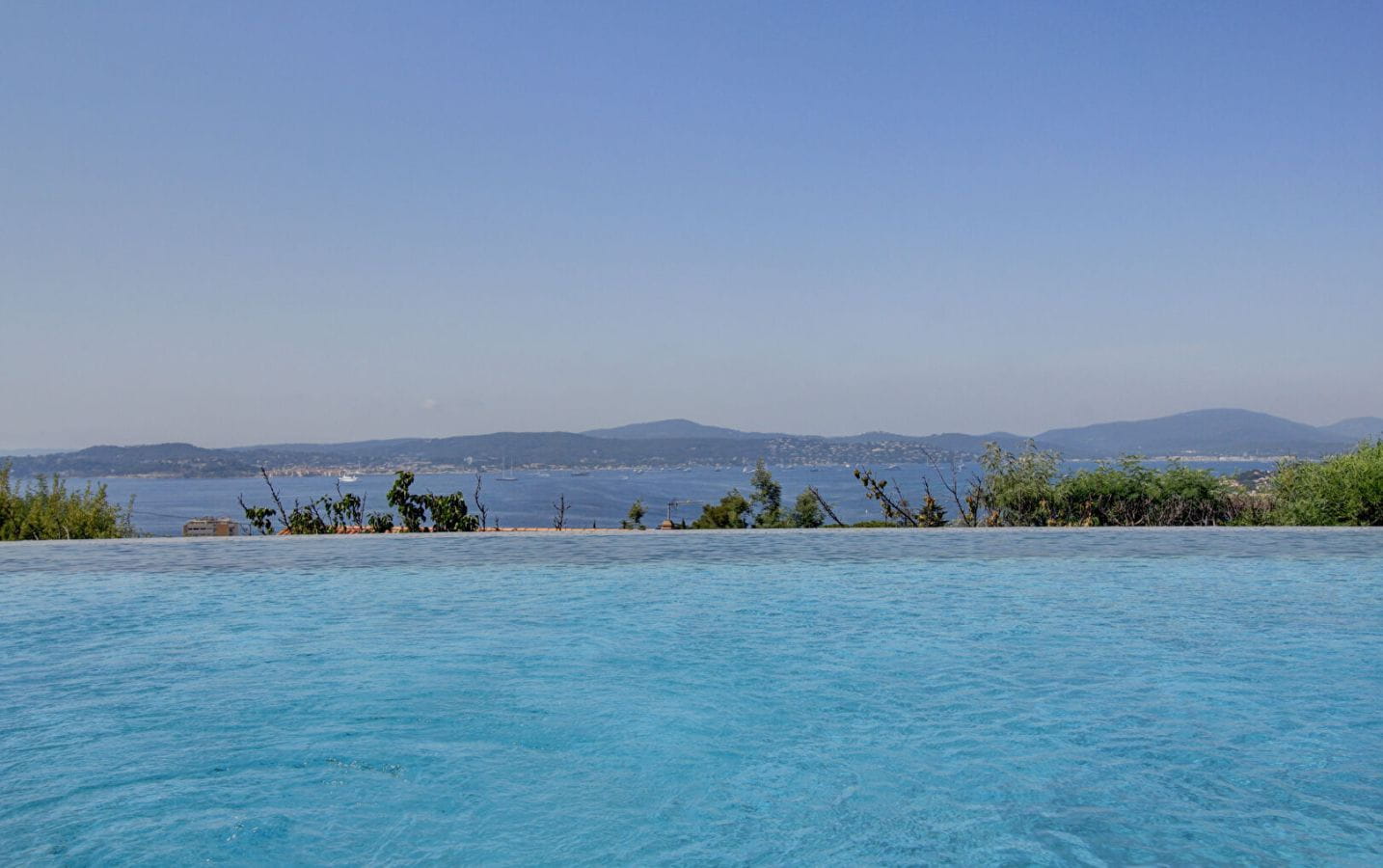 290sqm 5 ROOM PROPERTY WITH PANORAMIC SEA VIEW, STUDIO, SWIMMING POOL AND DOUBLE GARAGE NEAR THE CENTER OF SAINTE MAXIME Image 0