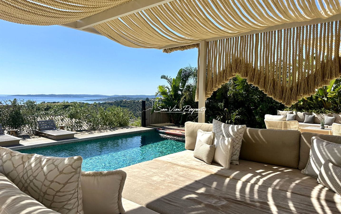 LUXURY 9-ROOM VILLA WITH SEA VIEW ON THE GULF OF SAINT TROPEZ, IN ISSAMBRES Image 1