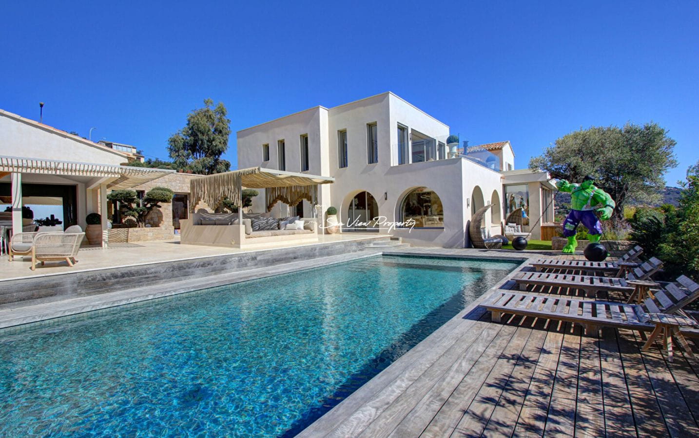 LUXURY 9-ROOM VILLA WITH SEA VIEW ON THE GULF OF SAINT TROPEZ, IN ISSAMBRES Image 0