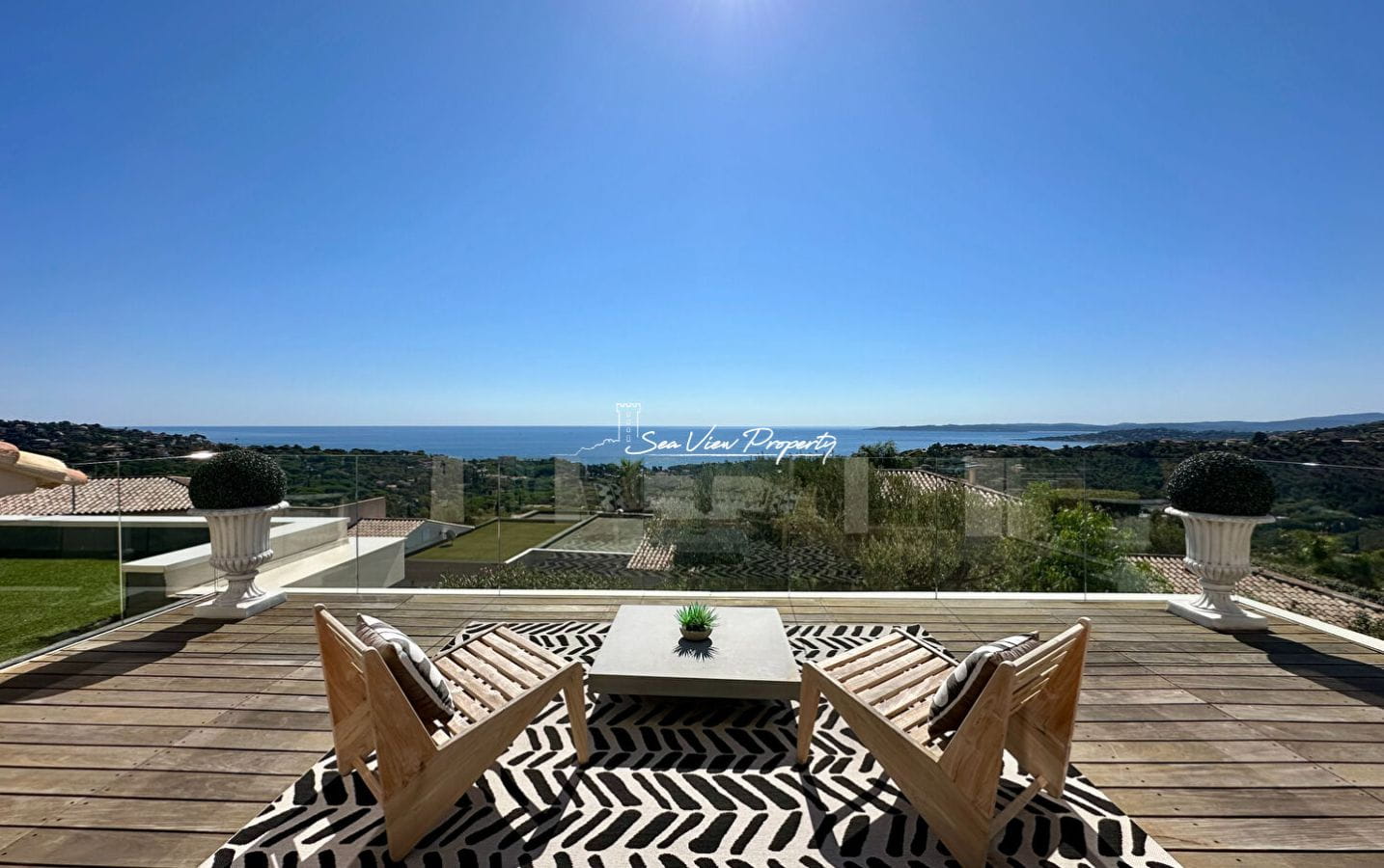 LUXURY 9-ROOM VILLA WITH SEA VIEW ON THE GULF OF SAINT TROPEZ, IN ISSAMBRES Image 7