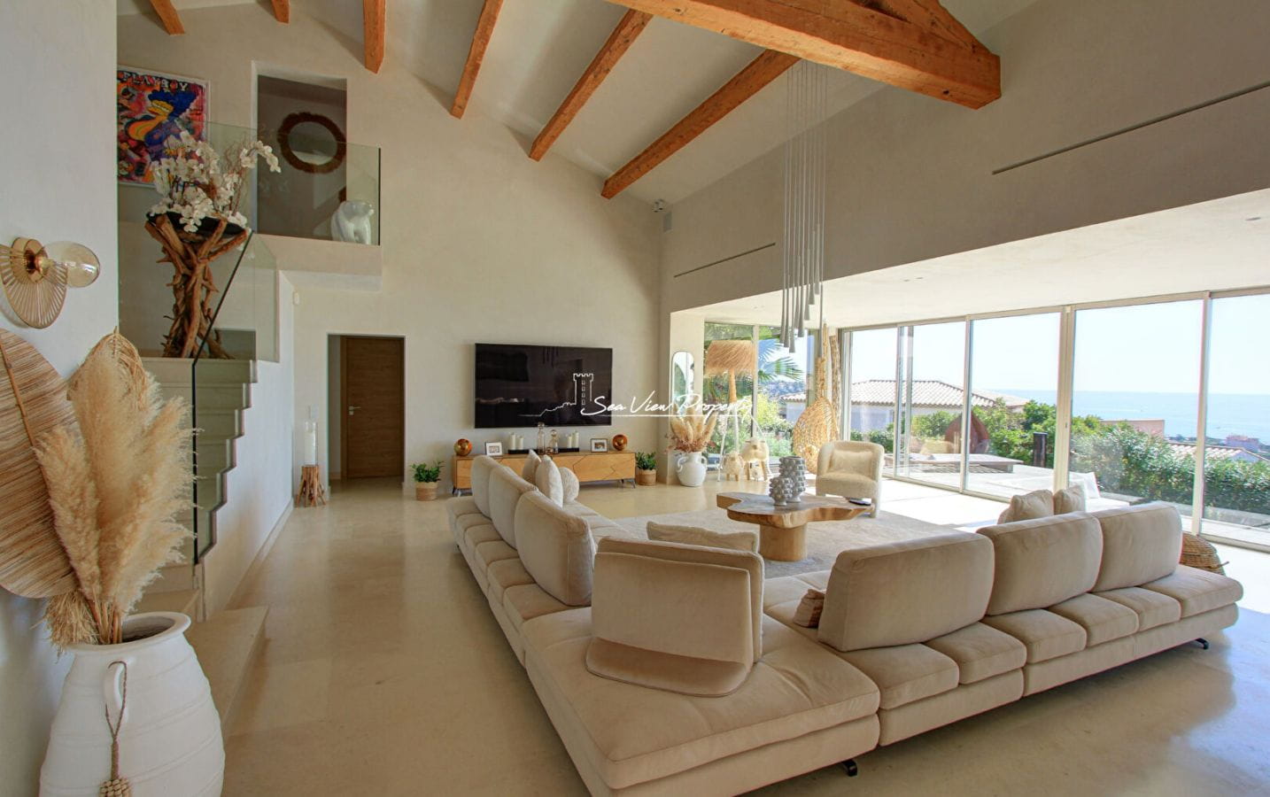 VILLA LUXUEUSE 9 PIECES AVEC VUE MER SUR LE GOLFE DE SAINT TROPEZ , AUX ISSAMBRES Image 3