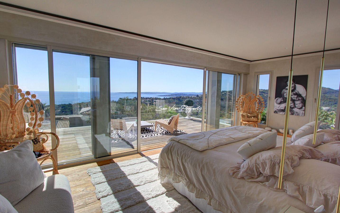 VILLA LUXUEUSE 9 PIECES AVEC VUE MER SUR LE GOLFE DE SAINT TROPEZ , AUX ISSAMBRES Image 5