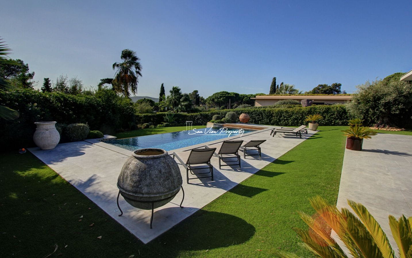 LUXURIOUS ONE STOREY VILLA WITH 5 ROOMS SEA VIEW, WALK TO THE BEACHES OF GRIMAUD Image 0